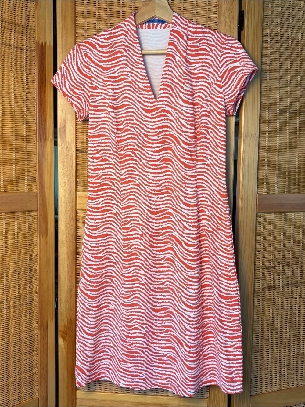 J. McLaughlin Coral and White Wave-Stripe Top sz XS